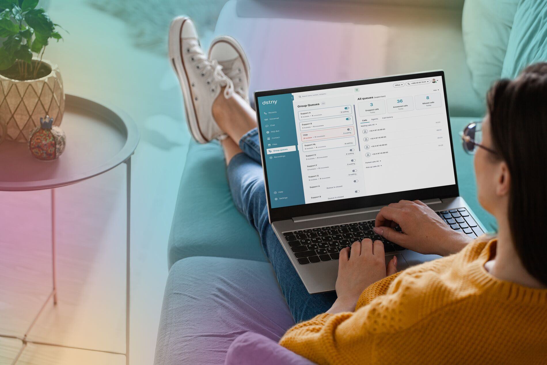 ConnectMe-ACD-Queues-Woman-Laptoppsd